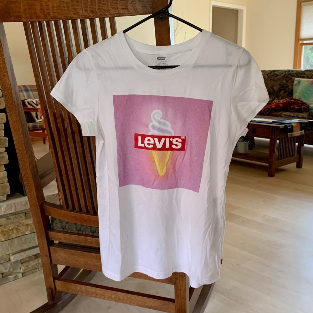NWOT Levi's T-Shirt • Neon Ice Cream Cone Graphic